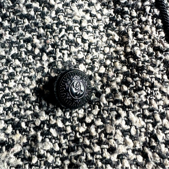 SOLD - Guess Jacket - Picture 4 of 4